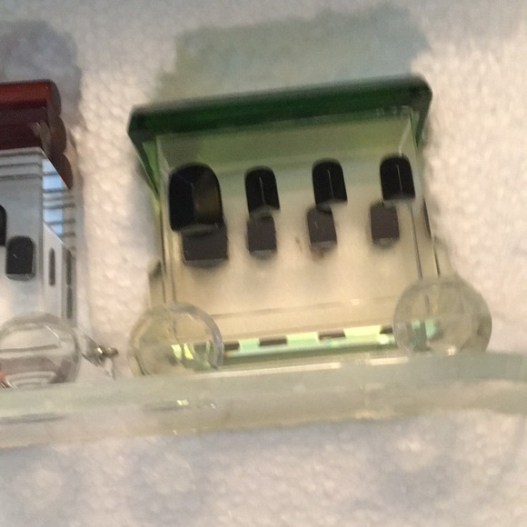 Vintage and new in box, Sorelle Handcrafted heavy Lucite Christmas train - Picture 7 of 11